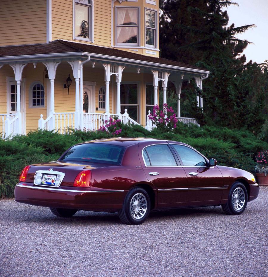  Lincoln Town Car 1998 года  (фото 66 из 77)